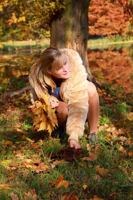 Young amateur and her boyfriend have sex on the ground during a Fall day