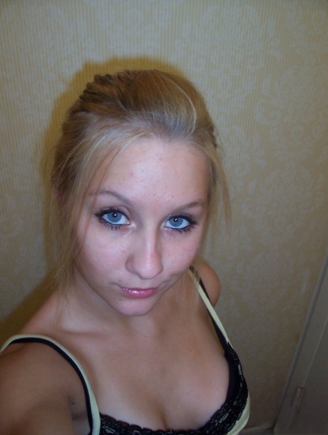 Blonde amateur Kylie takes off her brassiere in a tempting fashion
