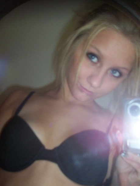 Blonde amateur Kylie takes off her brassiere in a tempting fashion