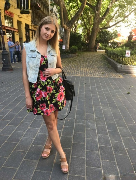 Amateur teen Sylvia loves taking selfies of attractive nude body