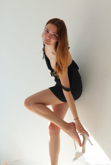 Hot redheaded teen Janey gets completely naked in a confident fashion