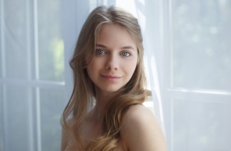 Beautiful teen Siya models completely naked in a casual fashion