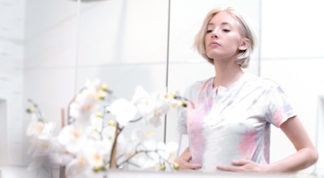 Blonde teen Lena Anderson has lesbian sex with Jennifer White after showering