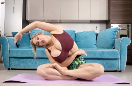 Flexible plumper Cheryl Blossom gets totally naked while doing yoga