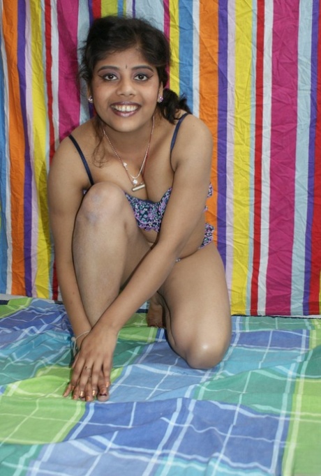 Chubby Indian female Rupali strips naked for a softcore shoot