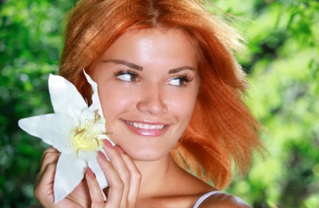 Redhead beauty Myza knows how to pose butt naked outdoors