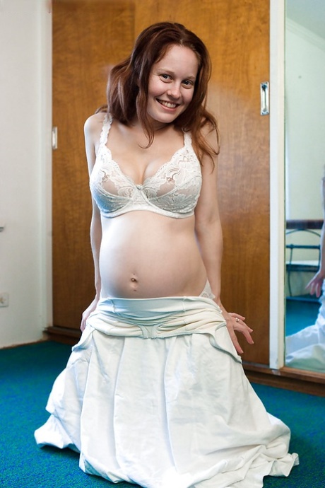 Amateur pregger Rosanna shows off her belly bump and swollen breasts
