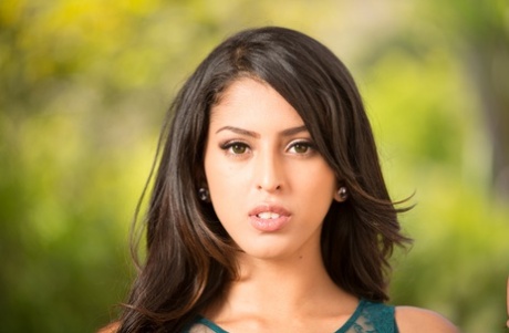 Mouth watering Latina stunner Sophia Leone shows off her flawless body