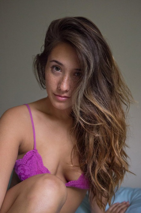 Beautiful babe Eva Lovia flaunting hot body in sexy panties & bra on her bed
