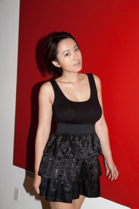 Skinny Chinese babe Li Zheng poses in the black T-shirt and skirt