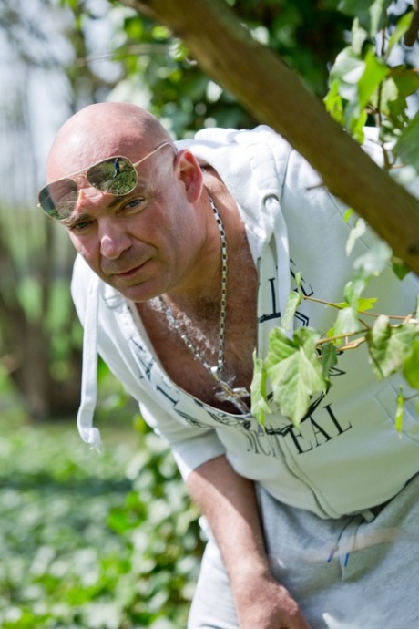 Teen with tiny tits Anita Berlusconi gets fucked by an old man in the park