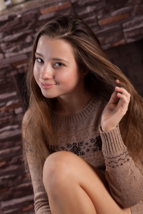 Kinky babe with an angle bracelet Taissia A flaunts her tasty love hole