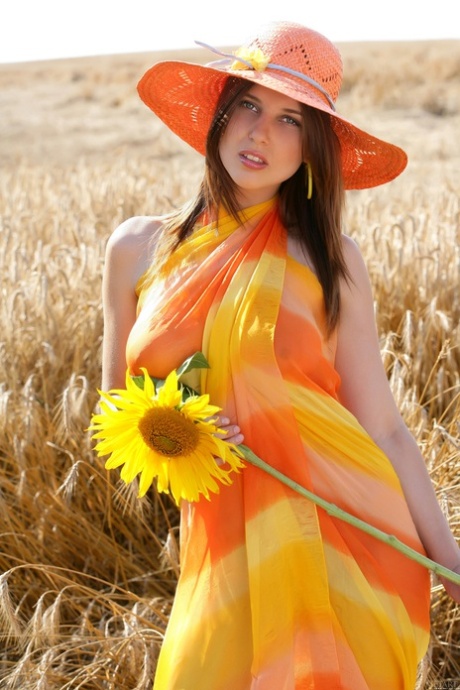 Met Art starring Perla A Naked Gallery