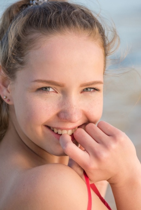 Adorable teen with a slim body Faina Bona shows her cunt on the beach