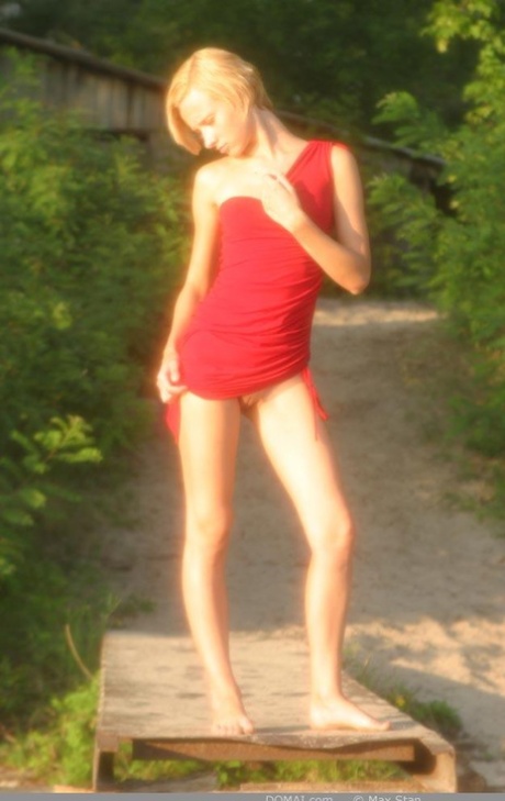 Domai performed by Leena Nude Gallery