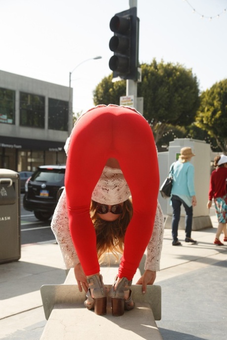 Hot shopper Aurora Zvezda flaunts ass in spandex & flashes public nude upskirt