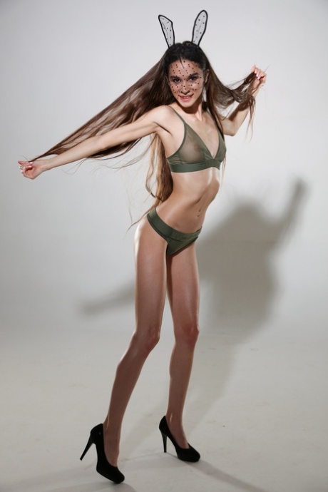 Teenage kitty Leona Mia reveals her skinny body & flaunts her innocent holes