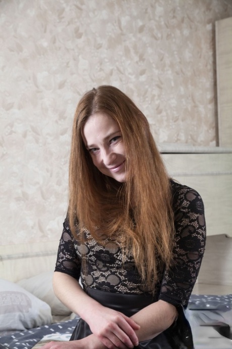 Amateur babe Sasha Miller strips naked & spreads her hairy pussy up close