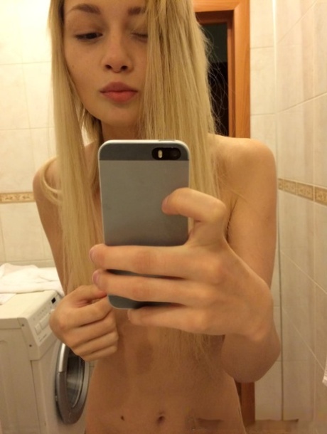 Blonde amateur takes flaunts her perfect body while taking nude selfies