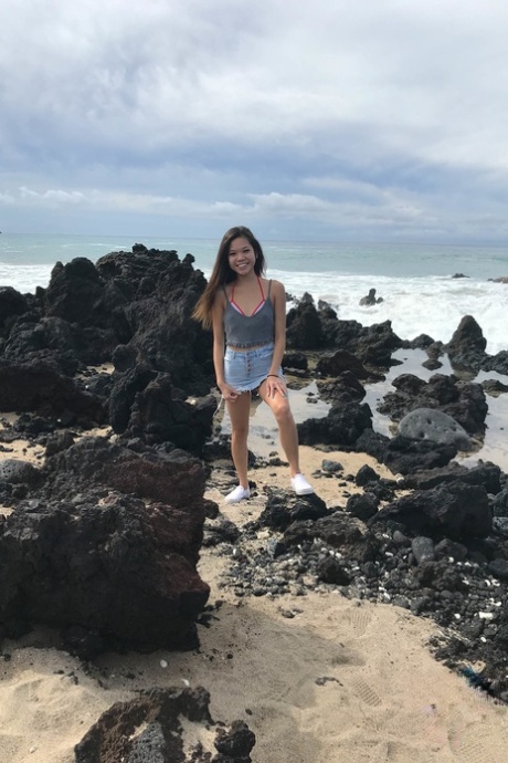 Skinny Asian Vina Sky spreads her pussy & teases fully nude at the beach