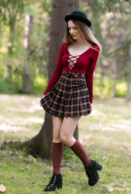 Brunette honey with a beautiful ass Reislin poses in the woods before sex