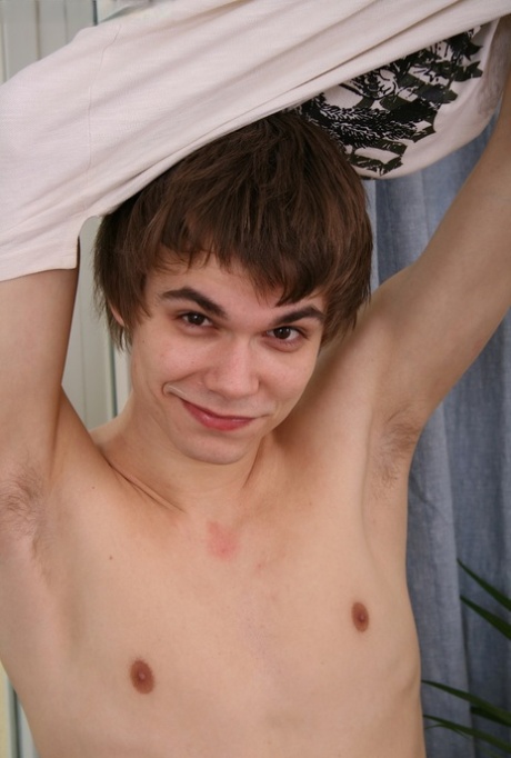 Hung twink Vinny 4 jerks his big dick until he ejaculates in a hot solo