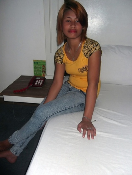 Amateur Asian babe Wella Saad unveils her lovely breasts and poses nude