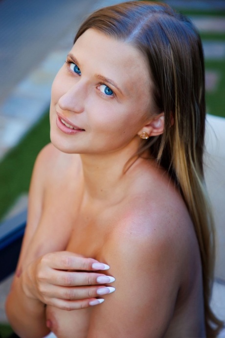 Met Art performed by Lisa Dawn XXX Pics