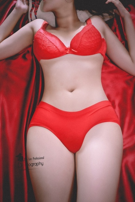 Hot babe shows off her perfect body in a sexy lingerie compilation