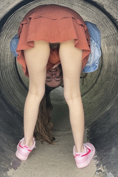 Girlfriend Sia Wood flaunts her feet her painted toes and her yummy holes
