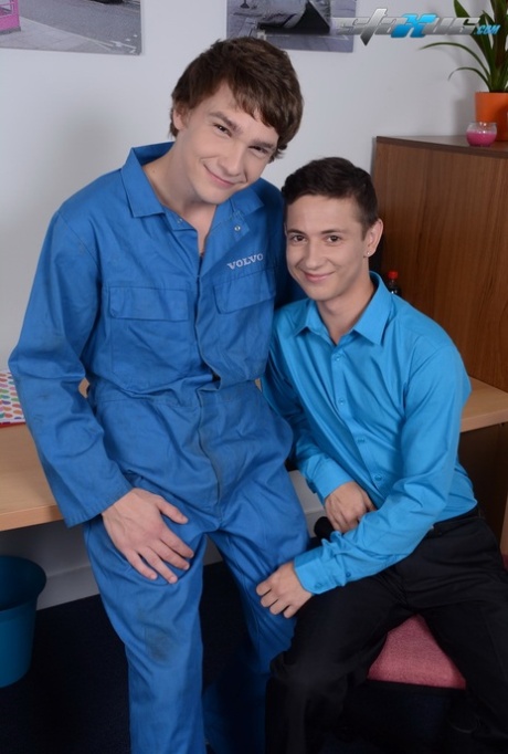 Teenage gay boys Daniel Prince & Robbie Kasl fucking at the office