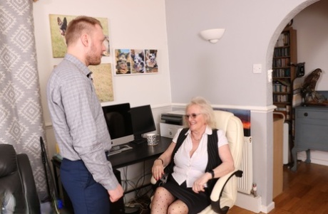 Hot granny Claire Knight gets her mature twat pounded and creampied