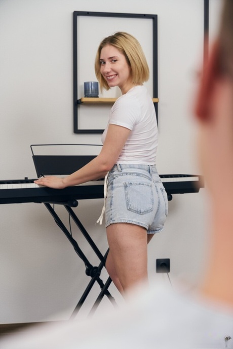 TMW VR Net performed by Mila Pie Porn Pictures